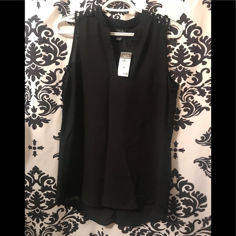Solid black dress top 👏
